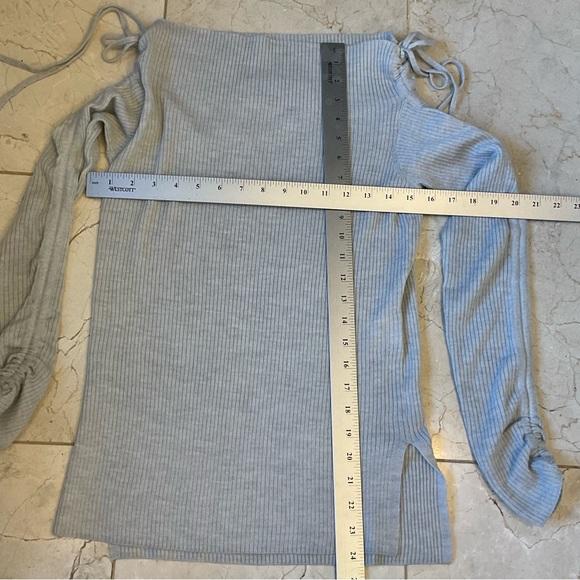 Veronica Beard pullover sweater, rooshing on sleeves, pale gray, so soft! Sz S - Picture 11 of 11